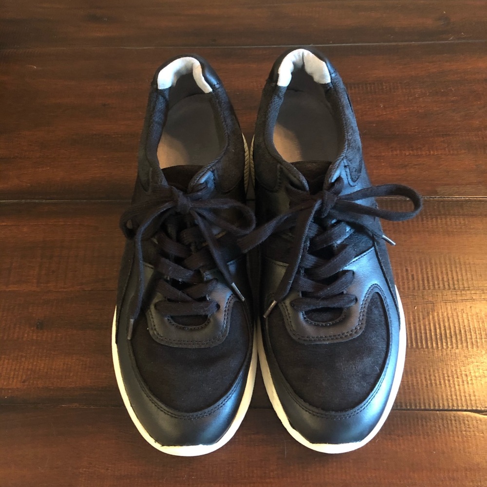 Everlane Black Sneakers
